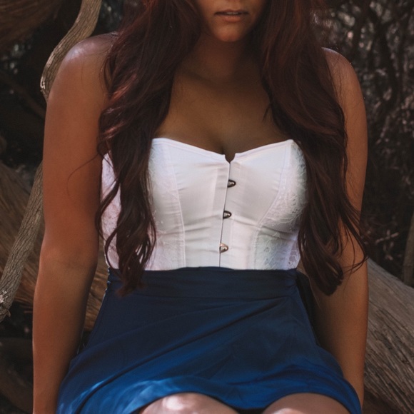 Adore Me Corset - Picture 1 of 4